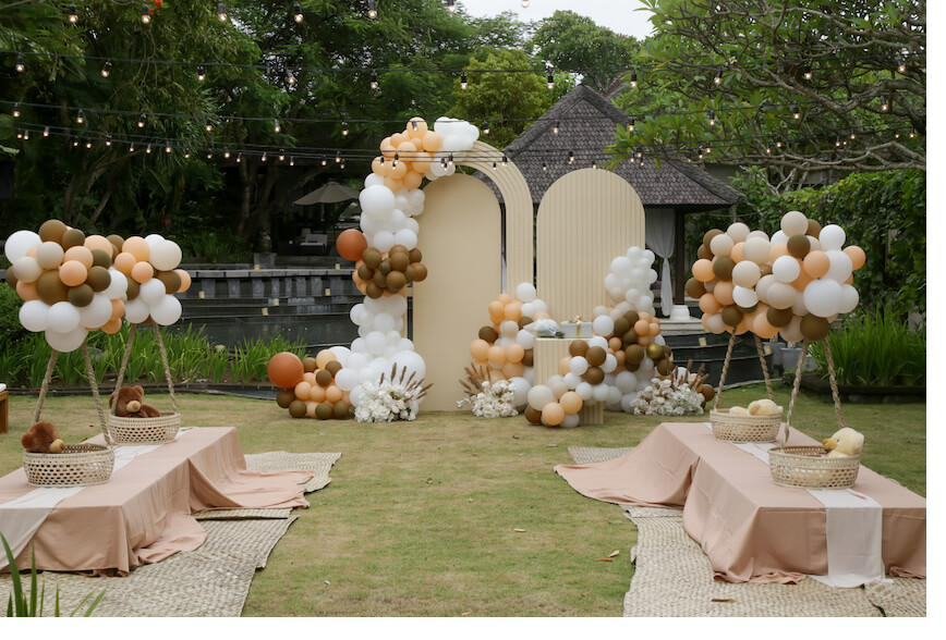 Cream teddy bear baby shower arch